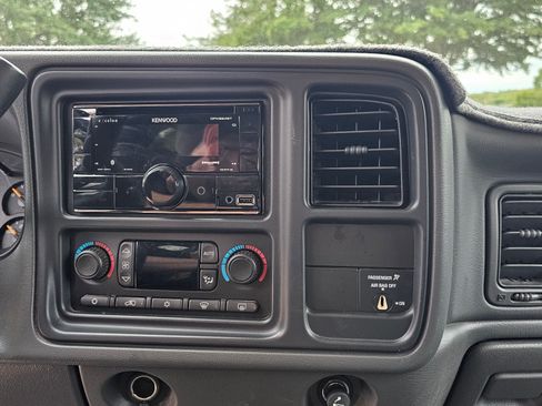 Used 2006 Chevrolet Silverado 2500 LT w/ Skid Plate Package image 14