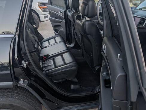 Used 2018 Jeep Grand Cherokee Limited image 12