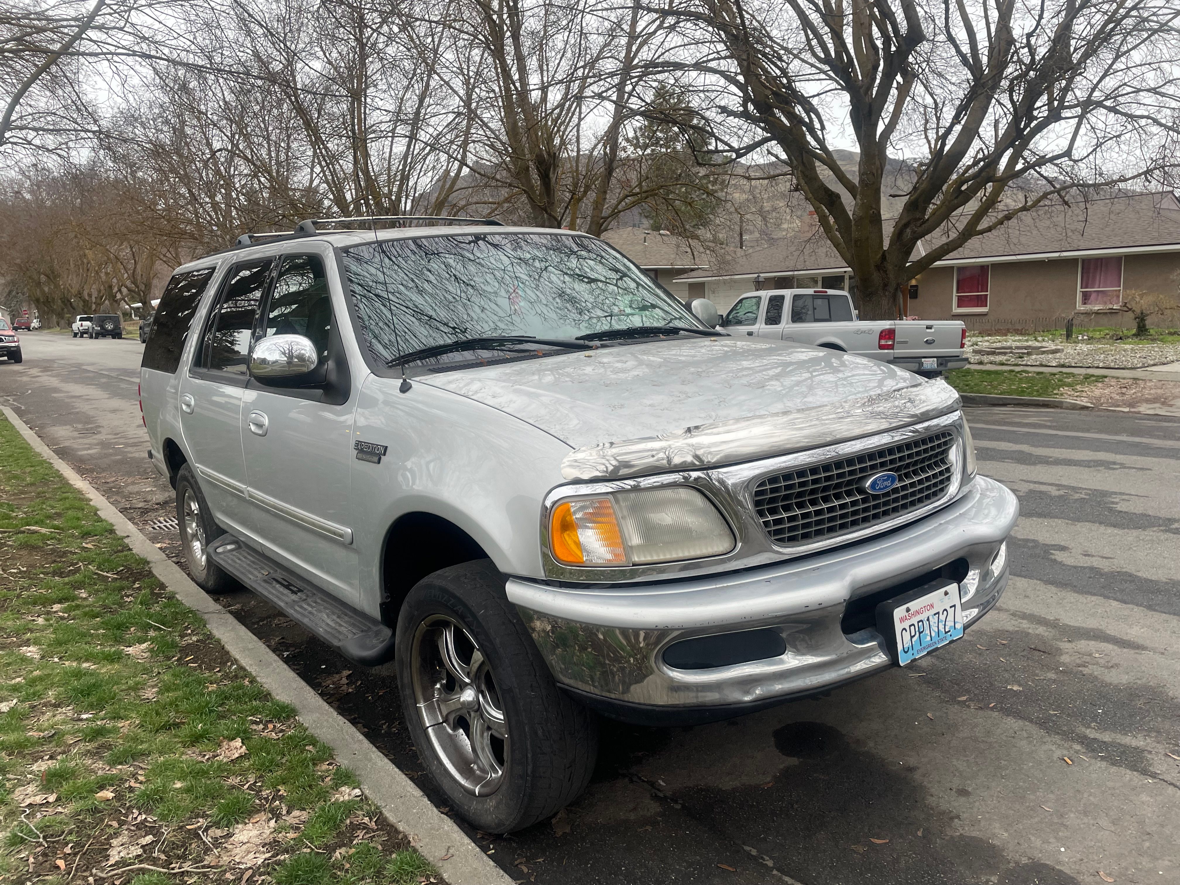 Used 1997 Ford Expedition 4WD image 1