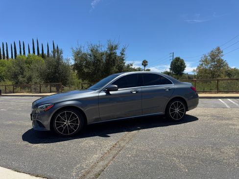 Used 2019 Mercedes-Benz C 300 Sedan image 2