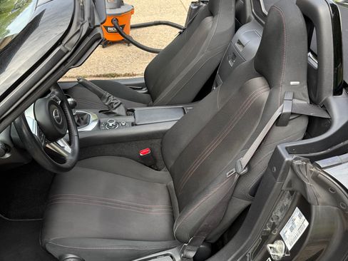 Used 2019 MAZDA MX-5 Miata Club w/ I-ACTIVSENSE Club Package image 16