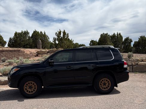 Used 2013 Lexus LX 570 4WD w/ Luxury Pkg image 5