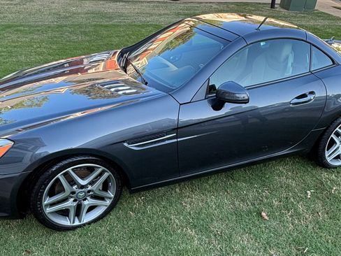 Used 2015 Mercedes-Benz SLK 250 image 2