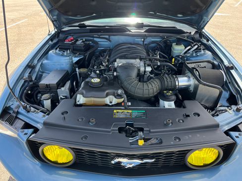 Used 2005 Ford Mustang GT Premium RWD image 1