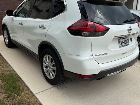 Used 2018 Nissan Rogue SV FWD image 4