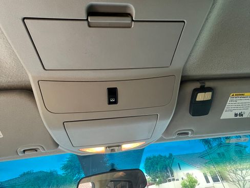 Used 2015 Nissan Titan SV image 16