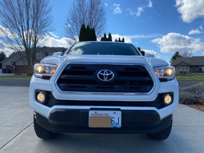 Used 2017 Toyota Tacoma SR5 w/ SR5 Appearance Package (SM)