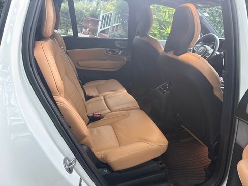 Used 2023 Volvo XC90 T8 Ultimate w/ Lounge Package image 18