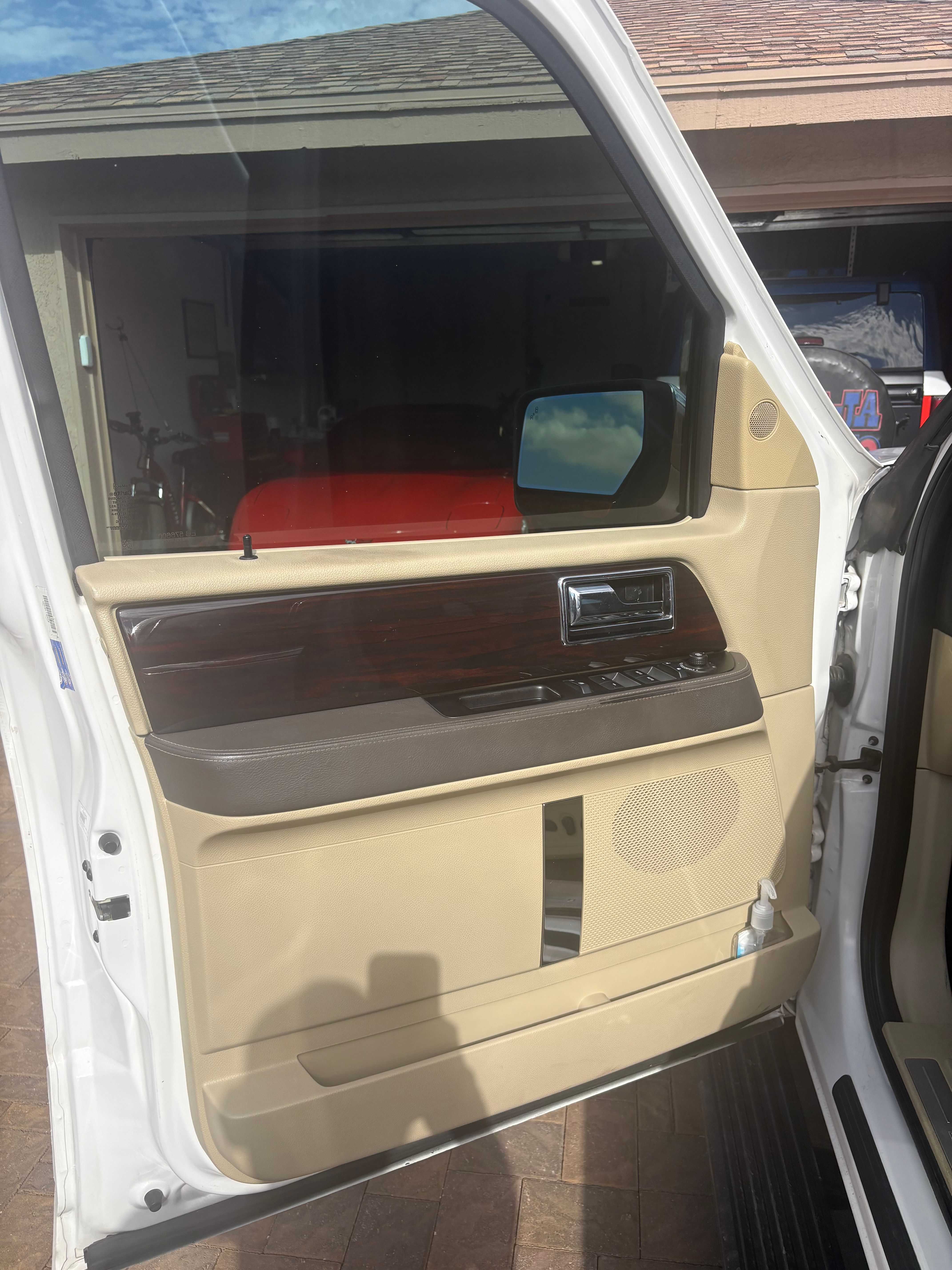 Used 2015 Lincoln Navigator 4WD w/ Equipment Group 101A Reserve image 24