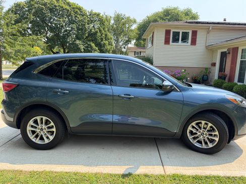 Used 2020 Ford Escape SE FWD image 2