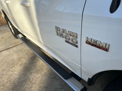 Used 2020 RAM 1500 Classic SLT w/ Luxury Group image 8