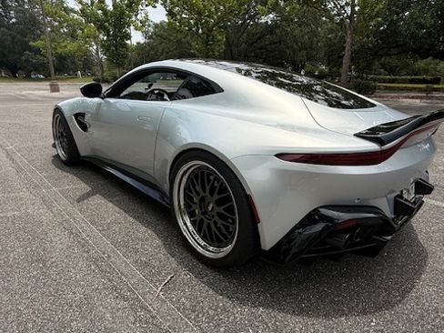 Used 2019 Aston Martin V8 Vantage Coupe RWD image 11