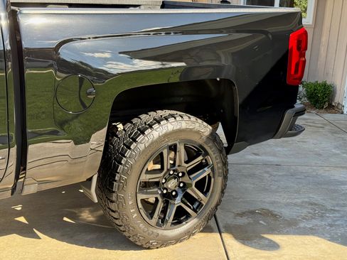 Used 2017 Chevrolet Silverado 1500 LTZ Z71 w/ Midnight Edition image 10