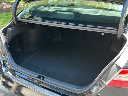 Used 2019 Toyota Camry XLE w/ Navigation Package FWD image 8
