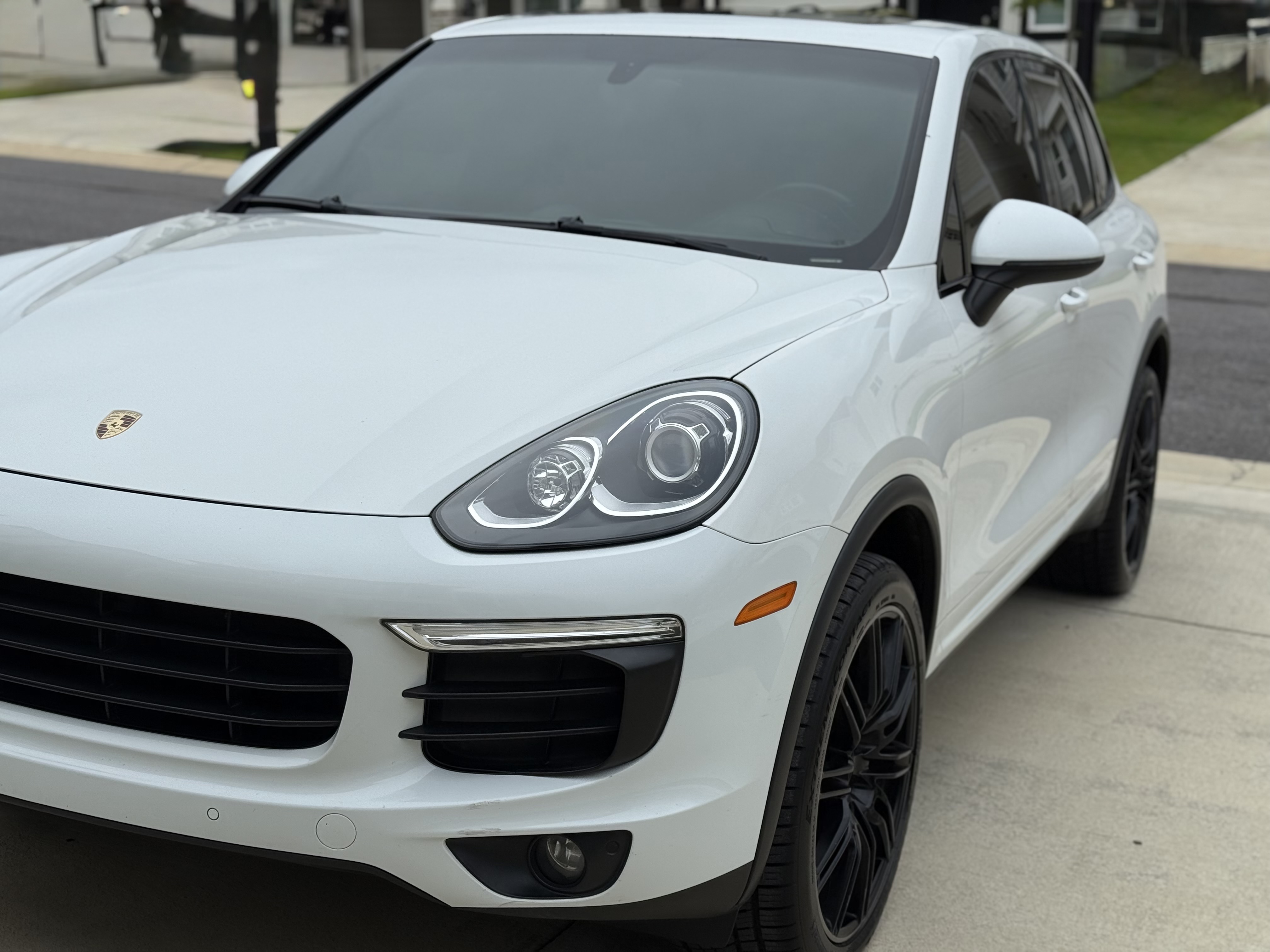 Used 2016 Porsche Cayenne AWD/4WD image 4