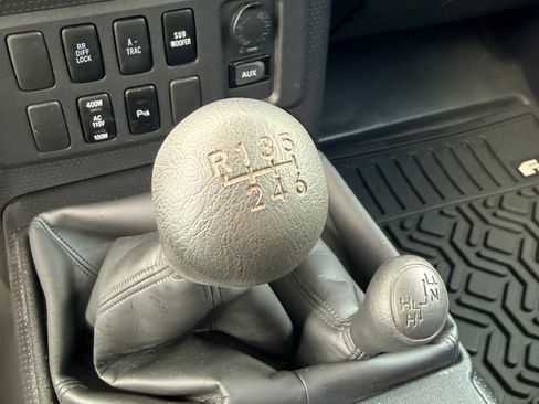 Used 2007 Toyota FJ Cruiser 4WD image 17