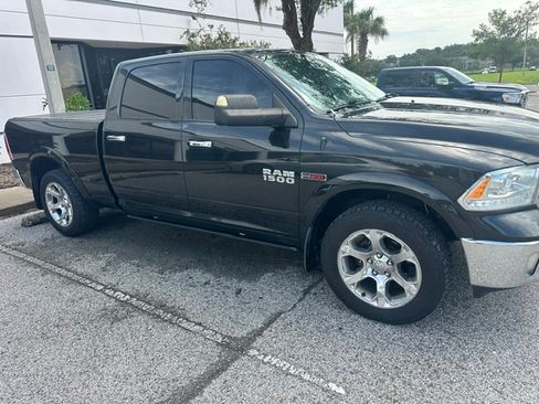 Used 2015 RAM 1500 Laramie w/ Convenience Group AWD/4WD image 4