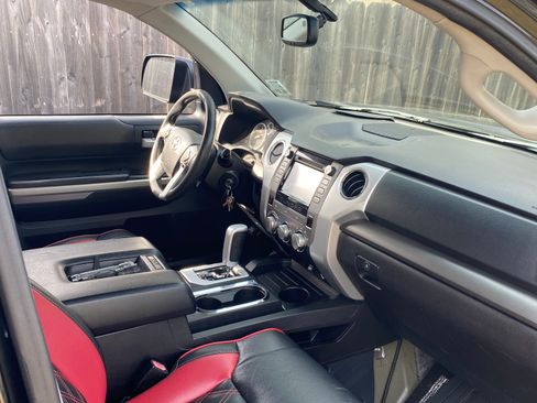Used 2016 Toyota Tundra SR5 w/ SR5 Upgrade Package image 10