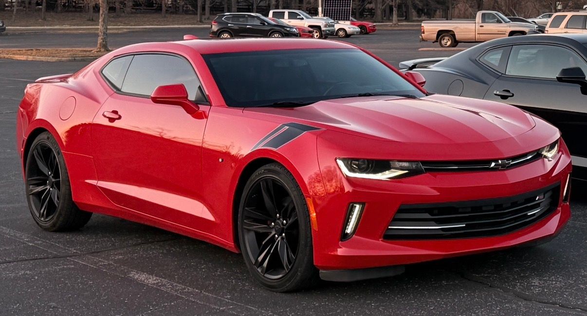 Used 2016 Chevrolet Camaro LT RWD image 2