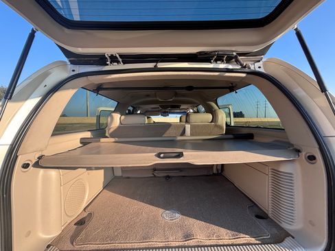 Used 2005 Cadillac Escalade ESV Platinum image 6