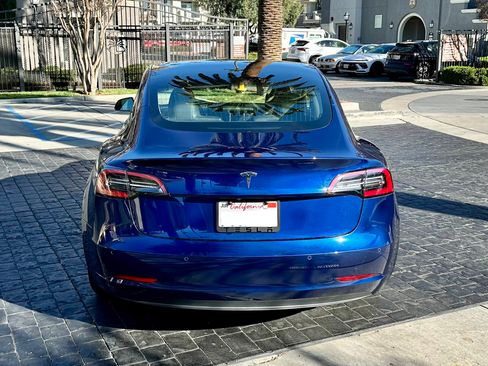 Used 2019 Tesla Model 3 Standard Range Plus image 4