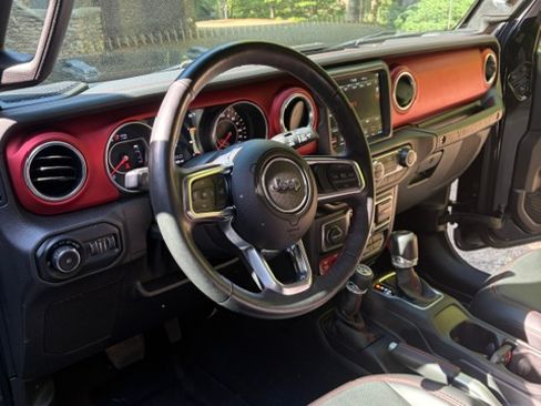 Used 2018 Jeep Wrangler Unlimited Rubicon AWD/4WD image 8