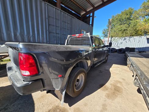 Used 2018 RAM 3500 Tradesman w/ Popular Equipment Group image 10