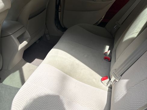 Used 2011 Toyota Camry LE FWD image 10