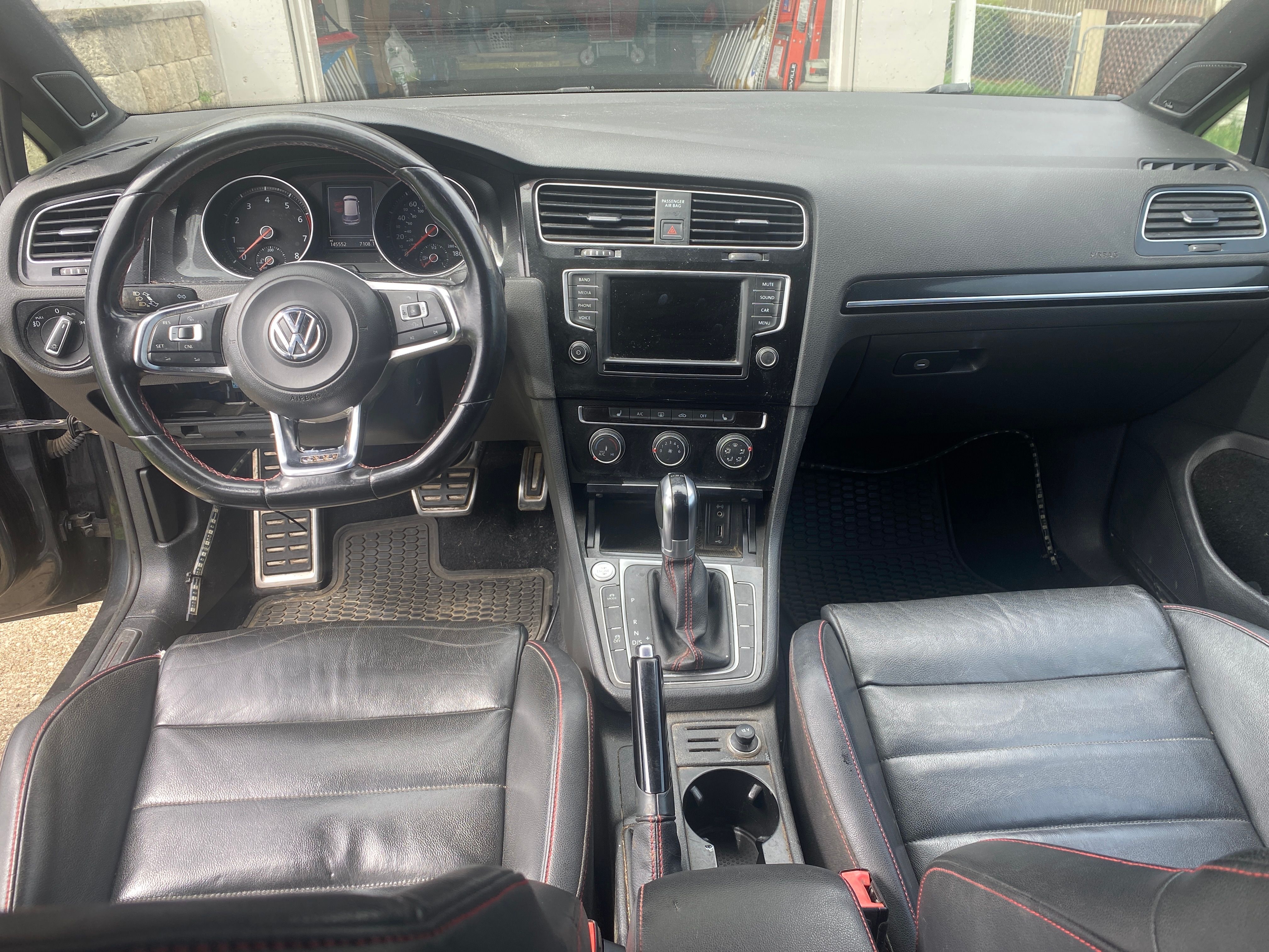 Used 2016 Volkswagen GTI SE w/ Lighting Package (SEL) FWD image 2