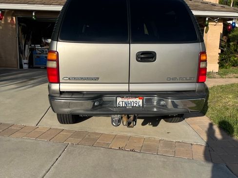 Used 2001 Chevrolet Suburban LS w/ LS Preferred Equipment Group RWD image 4