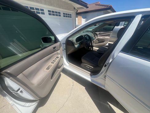 Used 2002 Toyota Camry LE w/ Pkg 1 FWD image 13