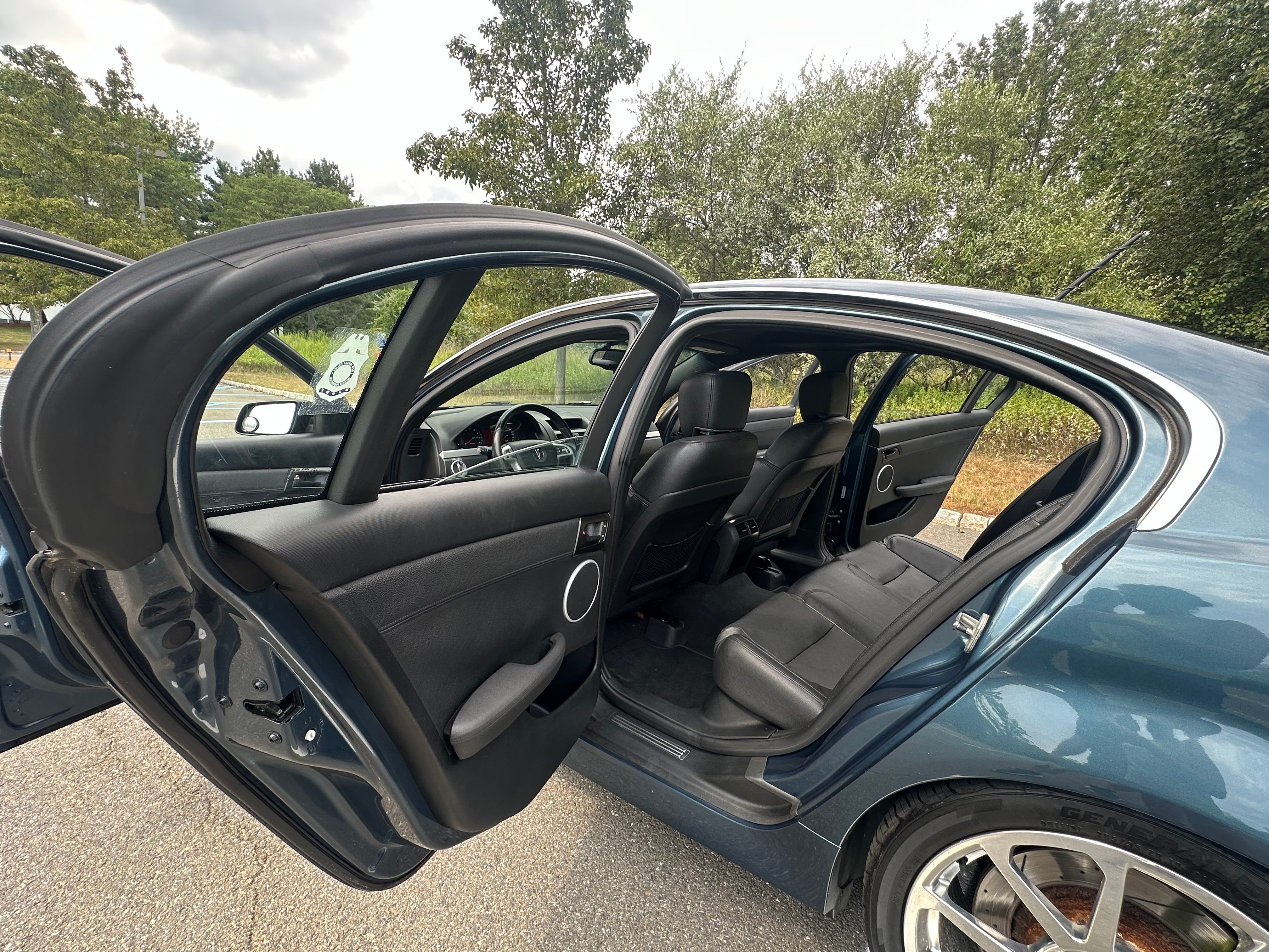 Used 2009 Pontiac G8 GT w/ Premium Package RWD image 18