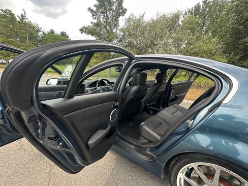 Used 2009 Pontiac G8 GT w/ Premium Package image 18