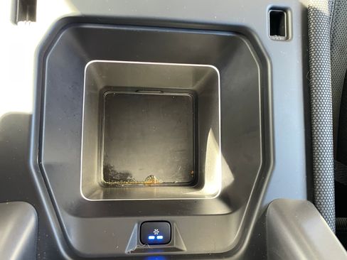 Used 2023 Land Rover Defender 110 image 19