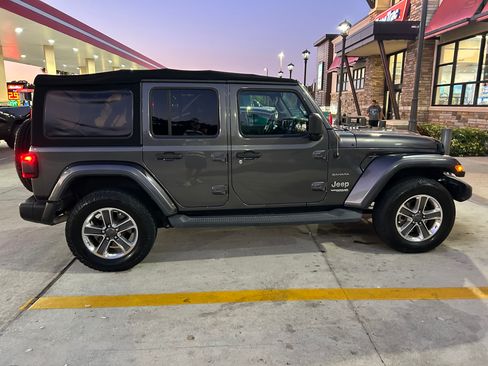 Used 2018 Jeep Wrangler Unlimited Sahara image 5