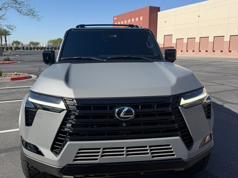 Used 2024 Lexus GX 550 AWD/4WD image 9