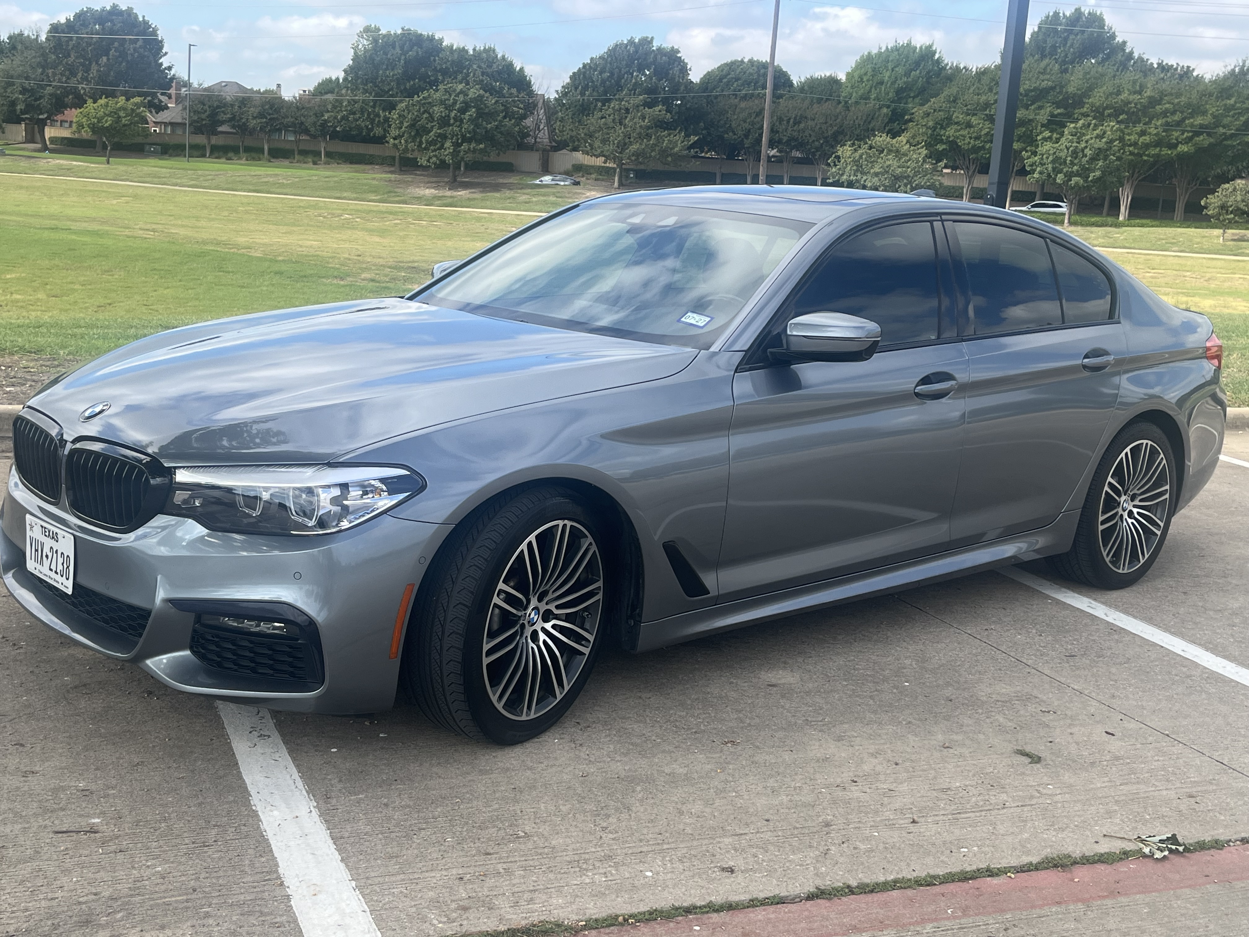 Used 2019 BMW 530i w/ M Sport Package RWD image 2