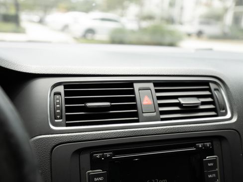 Used 2013 Volkswagen Jetta TDI image 14