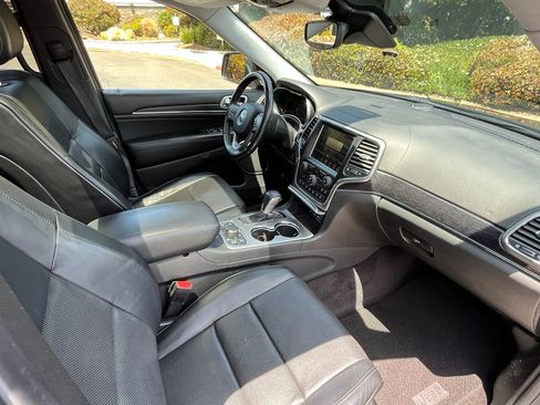 Used 2017 Jeep Grand Cherokee Summit w/ Platinum Appearance Package image 10