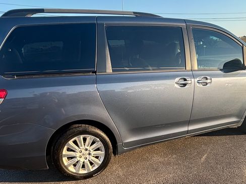 Used 2013 Toyota Sienna Limited image 5