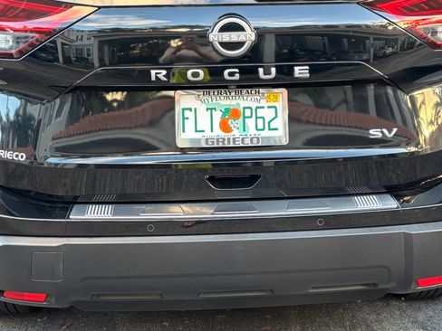 Used 2024 Nissan Rogue SV w/ SV Premium Package image 8