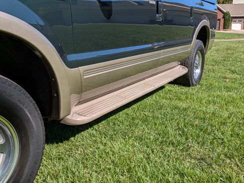 Used 2005 Ford Excursion Eddie Bauer image 2