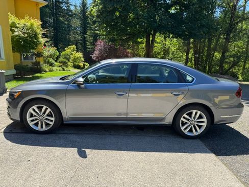 Used 2017 Volkswagen Passat 1.8T SEL Premium FWD image 6