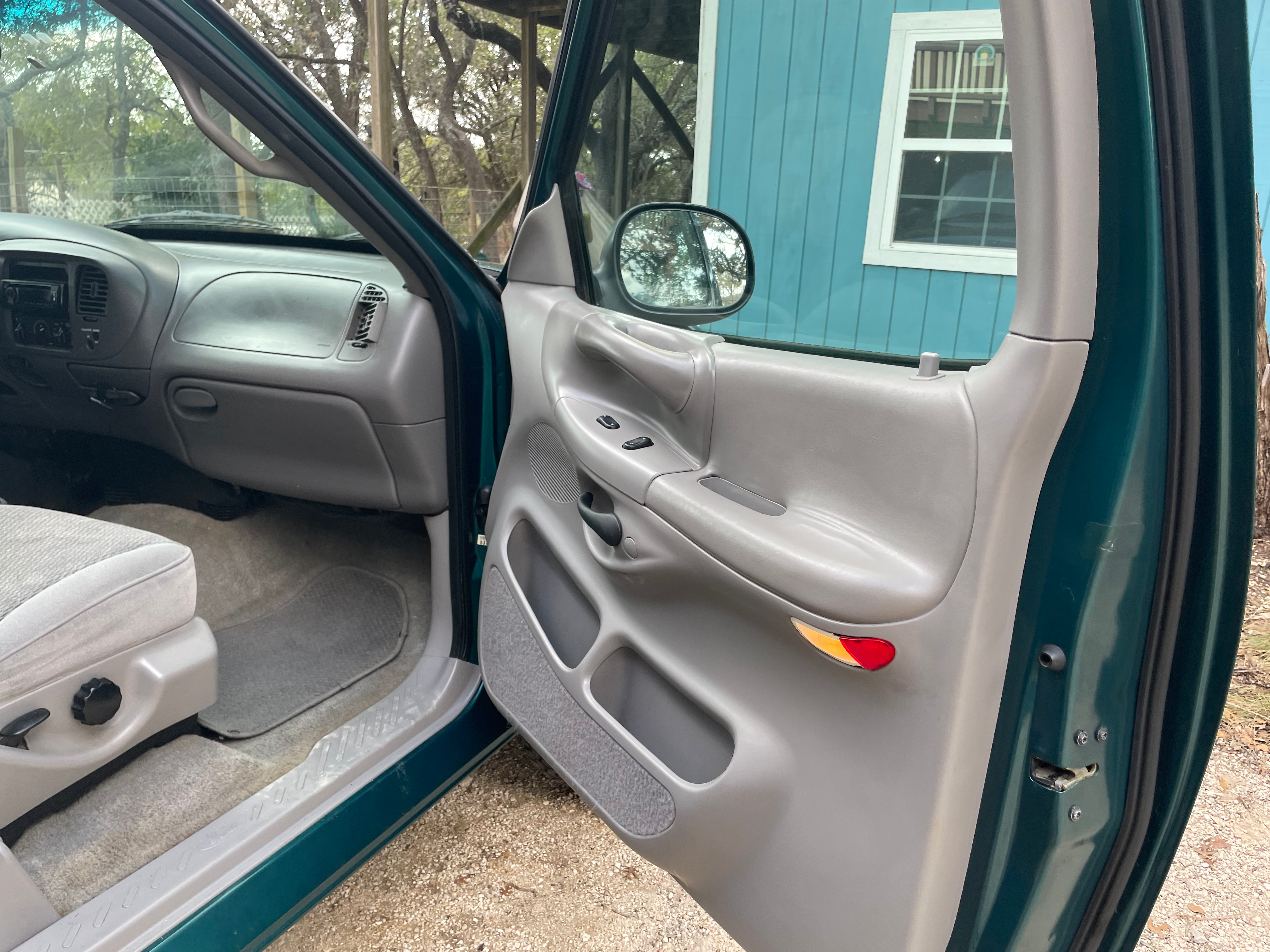 Used 1997 Ford F150 4x4 SuperCab image 4