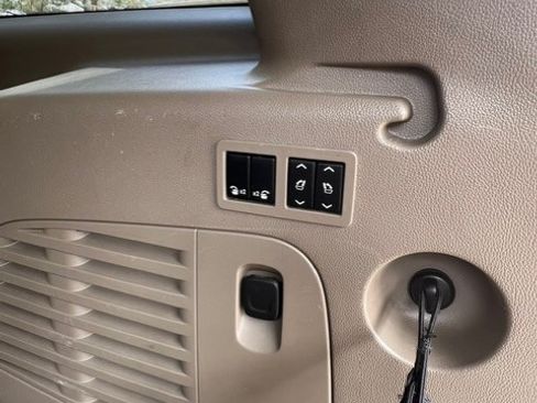 Used 2019 Chevrolet Suburban LT image 22