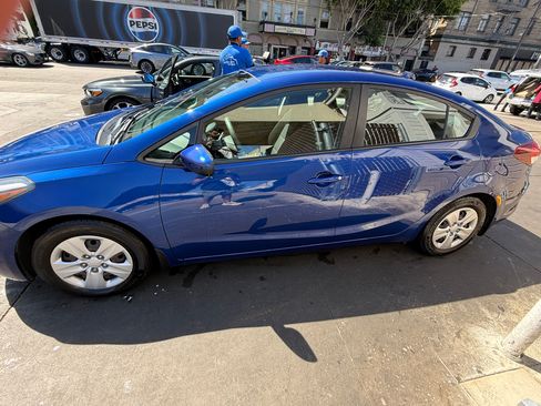 Used 2017 Kia Forte LX FWD image 11