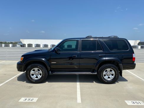 Used 2002 Toyota 4Runner SR5 RWD image 2