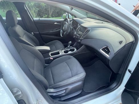Used 2017 Chevrolet Cruze LT w/ Convenience Package FWD image 12