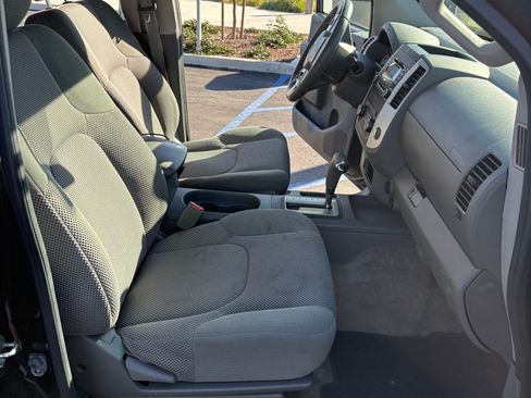 Used 2016 Nissan Frontier SV image 12