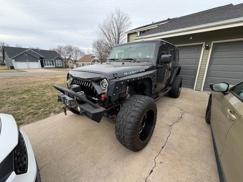 Used 2011 Jeep Wrangler Unlimited Rubicon w/ Dual Top Group image 10